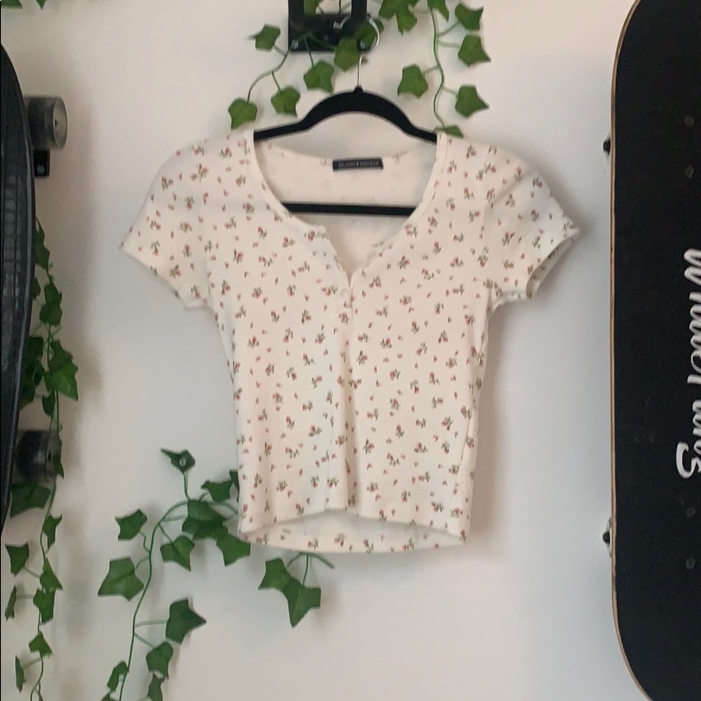 BRANDY MELVILLE short sleeve zelly top